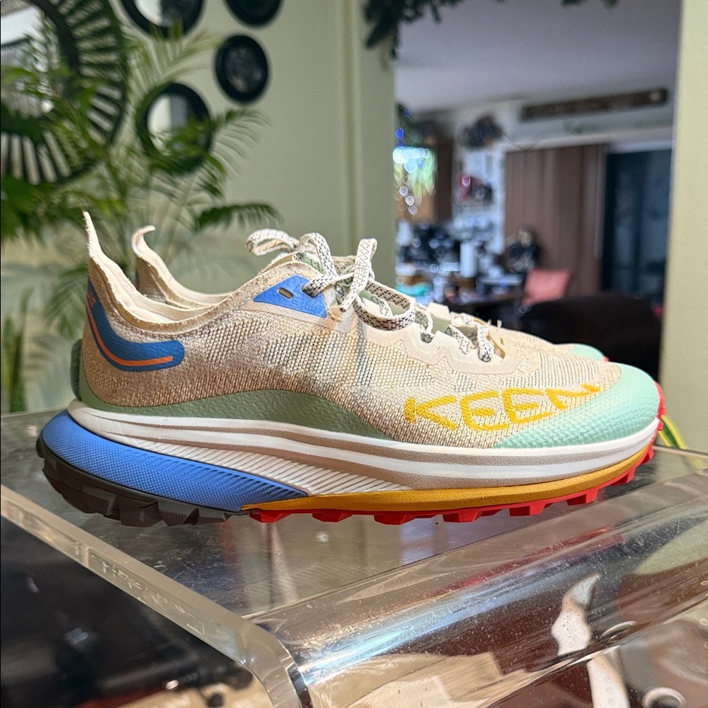 Women’s KEEN, Seek Trail Running Shoe, like new